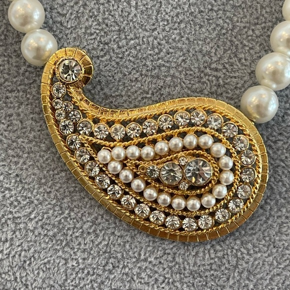 Vintage Signed Craft Pearl Necklace with Rhinestone Paisley Statement Pendent - Picture 2 of 4